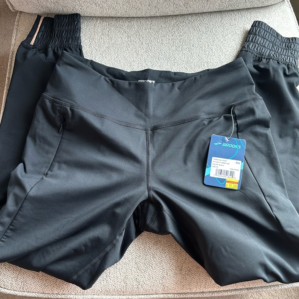 Brooks joggers